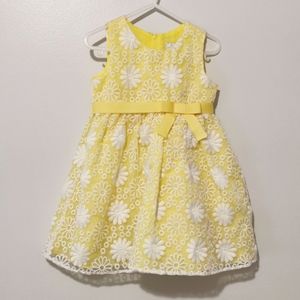 Yellow and white daisies girls dress